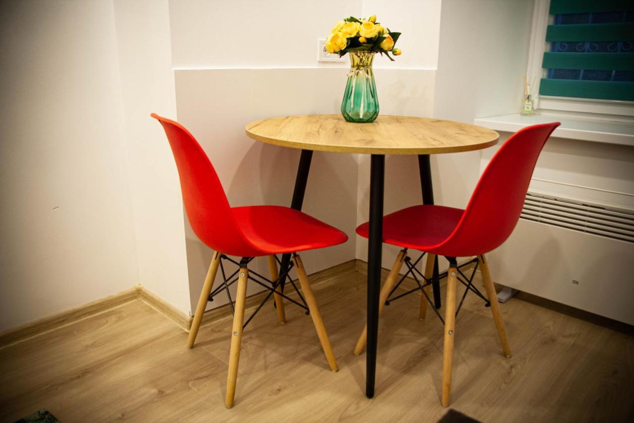 Світло Цілодобово Apartments In The City Center Lviv Dış mekan fotoğraf