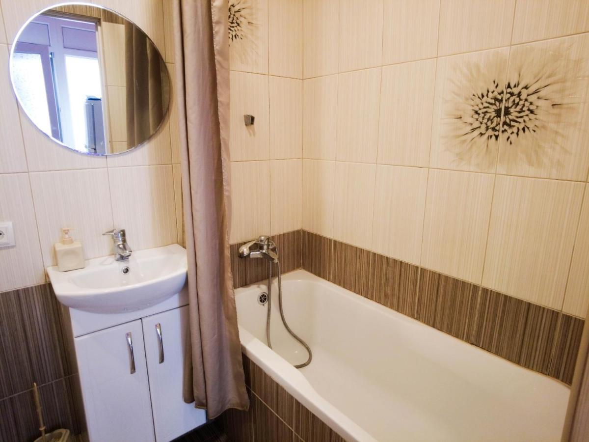 Світло Цілодобово Apartments In The City Center Lviv Dış mekan fotoğraf